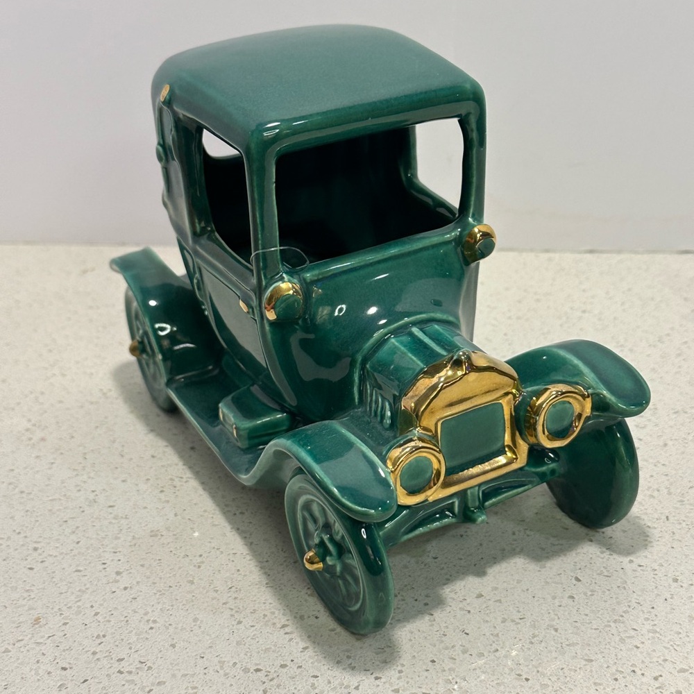 1950s MCM Metlox of California Poppytrail Green Ceramic Model T #602 Planter
